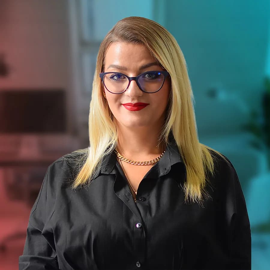 Laura Stein, Kundenberaterin